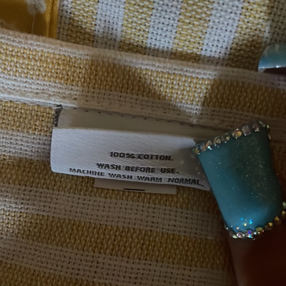 Yellow Handmade Buttercup Apron 💐 - Picture 9 of 10